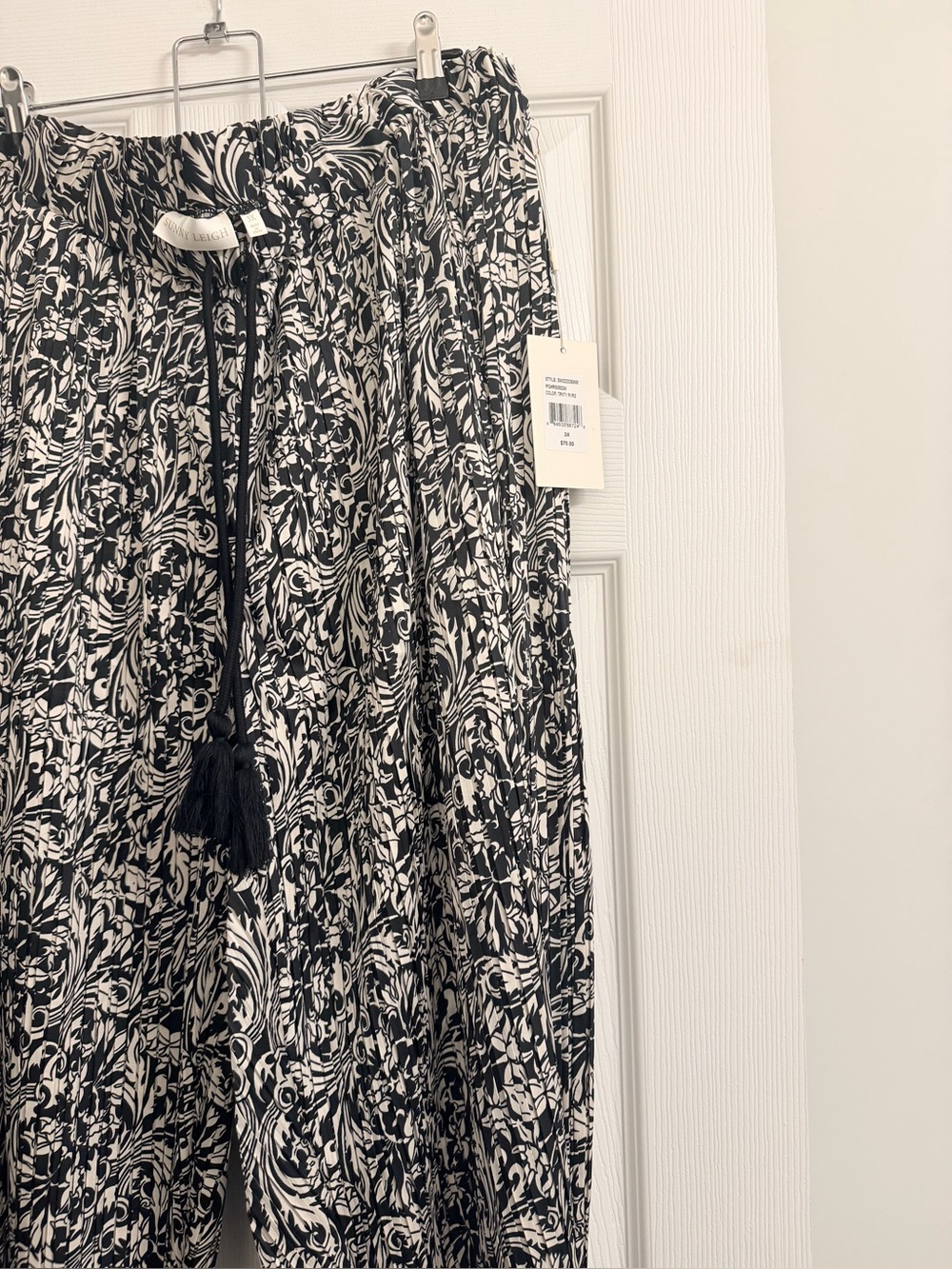 Sunny Leigh Black and Cream Abstract Print Drawstring Pants